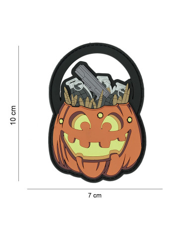 Patch 3D PVC Trick or Treat de 101 INC, un design unique et compatible Velcro pour un style tactique personnalisé.